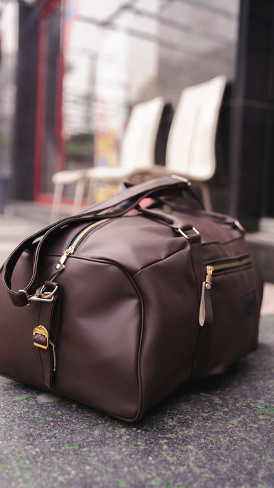 Weekender Dark Textured Brown Leather 40L Duffle Bag //