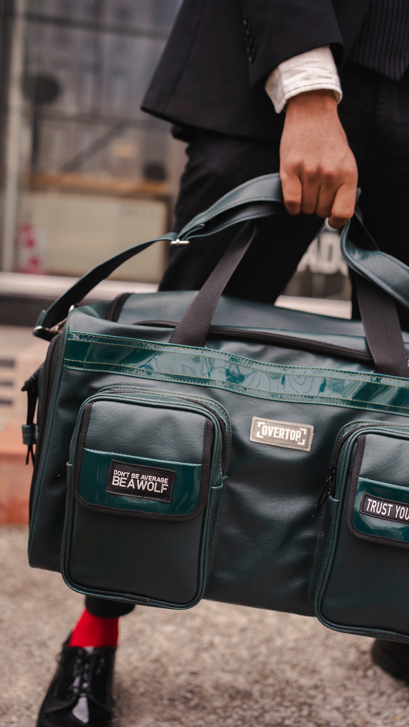 DARK GREEN UNRIVALLED 40L DUFFLE BAG //