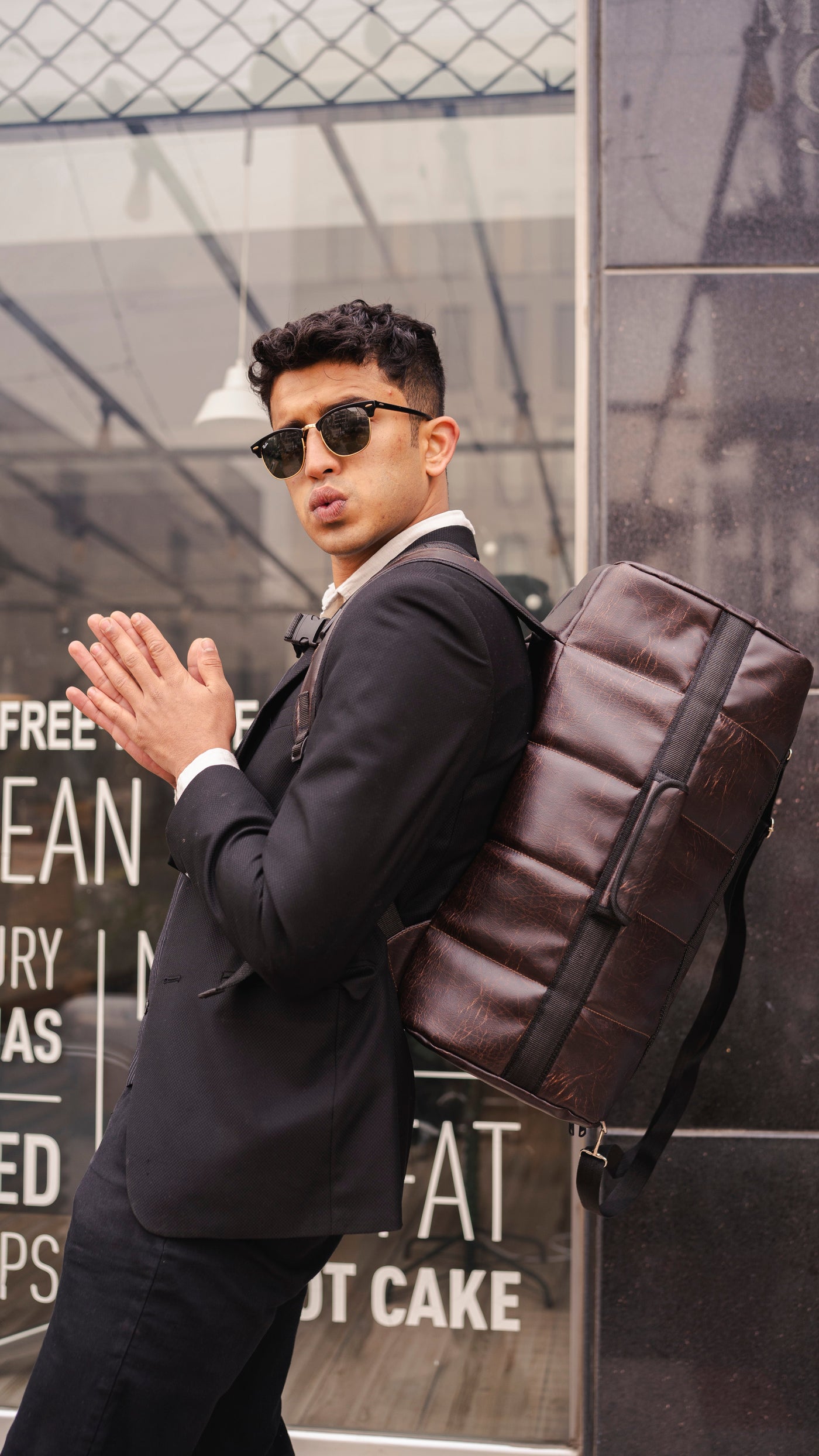 2 in 1 Sandwich Style Duffle Rucksack Textured Brown //