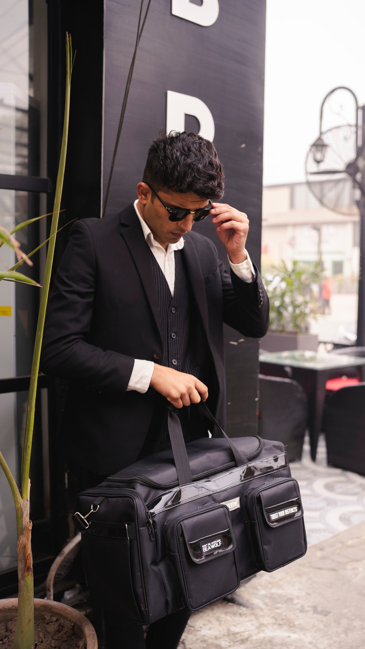 BLACK UNRIVALLED 40L DUFFLE BAG