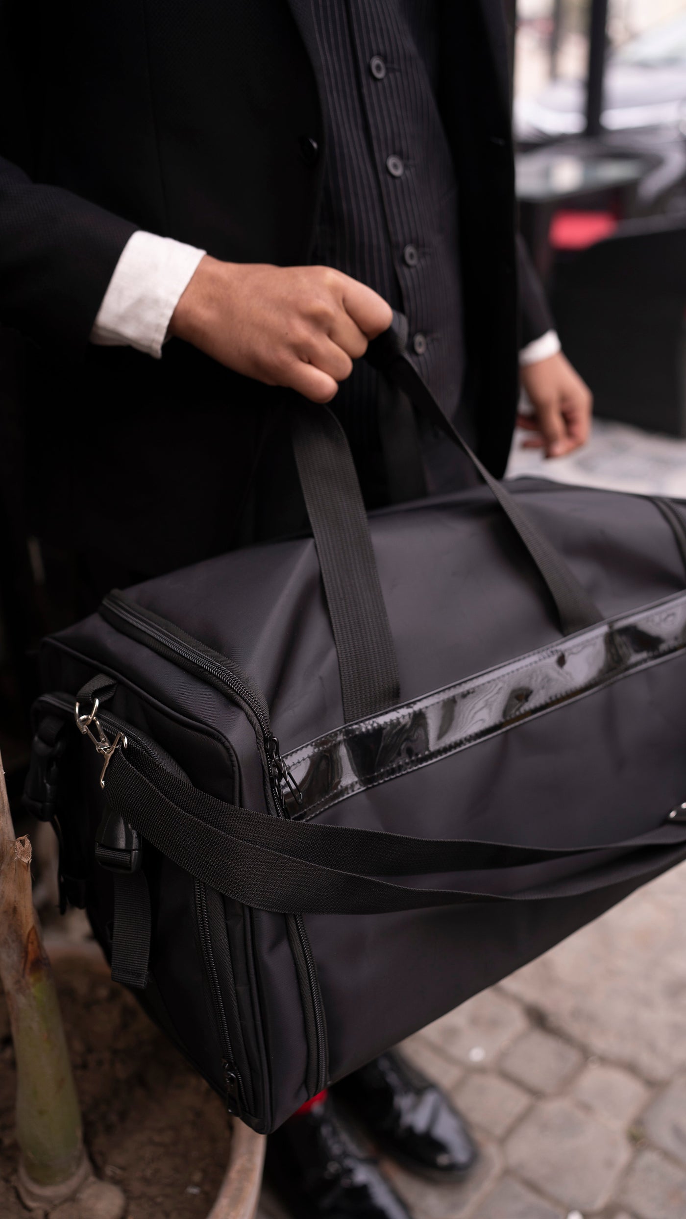 BLACK UNRIVALLED 40L DUFFLE BAG