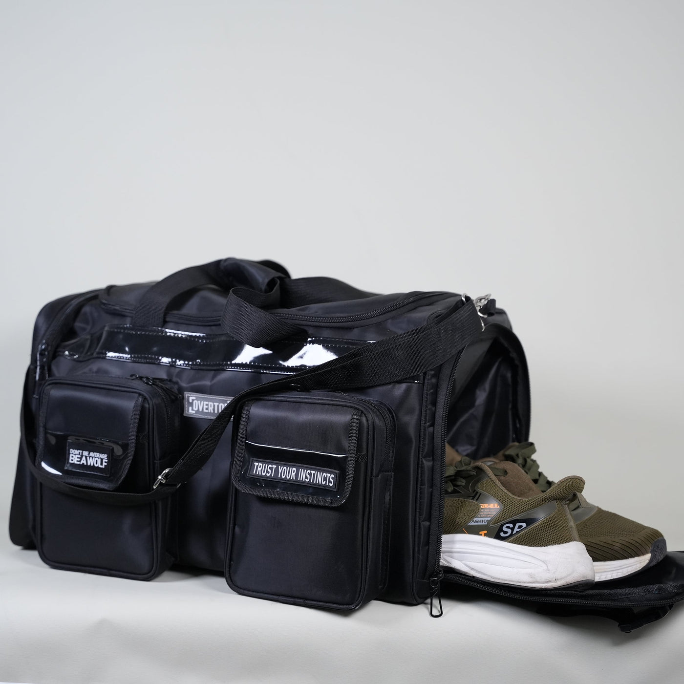 BLACK UNRIVALLED 40L DUFFLE BAG //