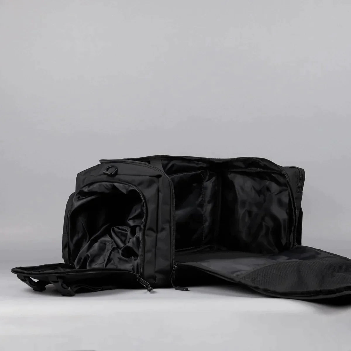 UNRIVALLED DUFFLE BAG 40 LITTER SPACE DESIGN