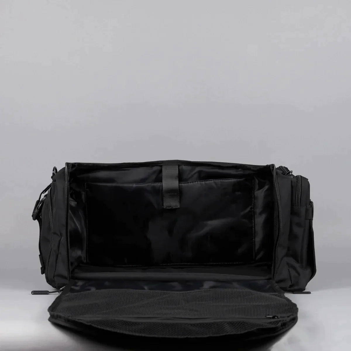 UNRIVALLED DUFFLE BAG 40 LITTER SPACE DESIGN //