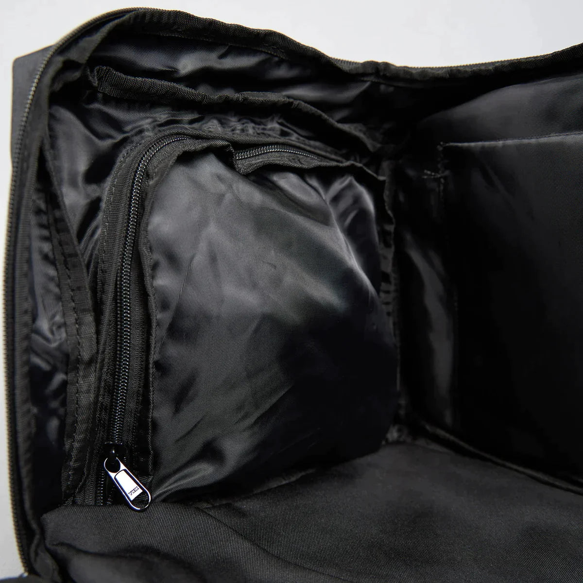 UNRIVALLED DUFFLE BAG 40 LITTER SPACE DESIGN //