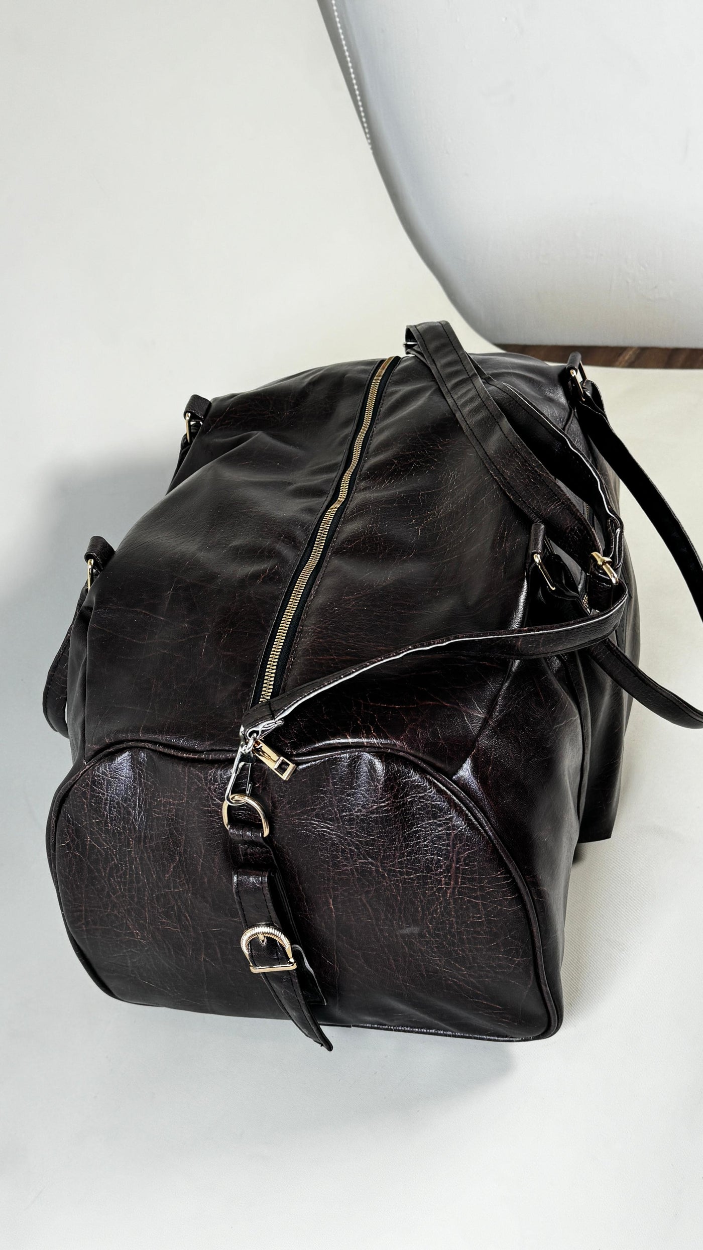 Weekender Dark Textured Brown Leather 40L Duffle Bag //