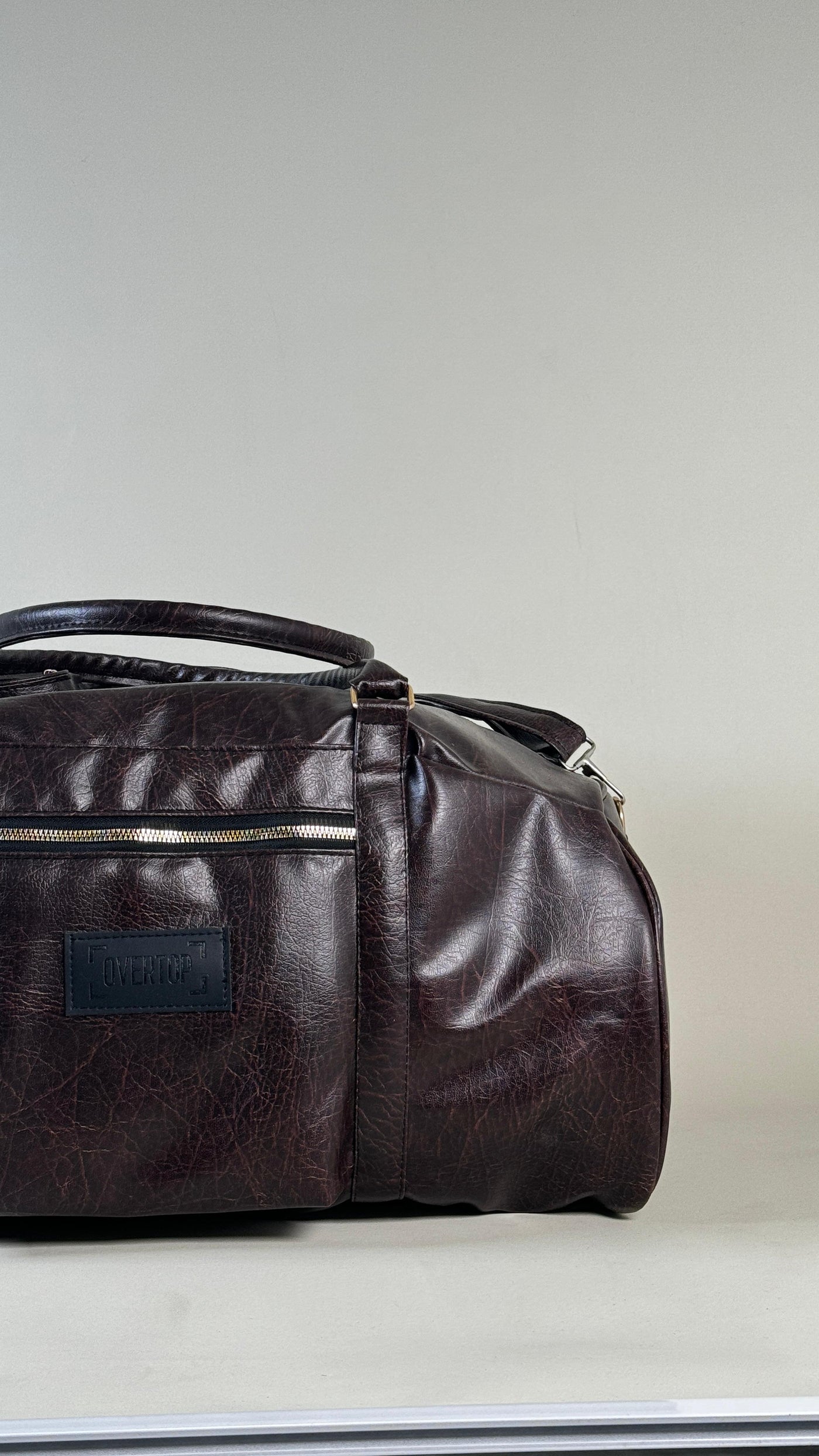 Weekender Dark Textured Brown Leather 40L Duffle Bag //