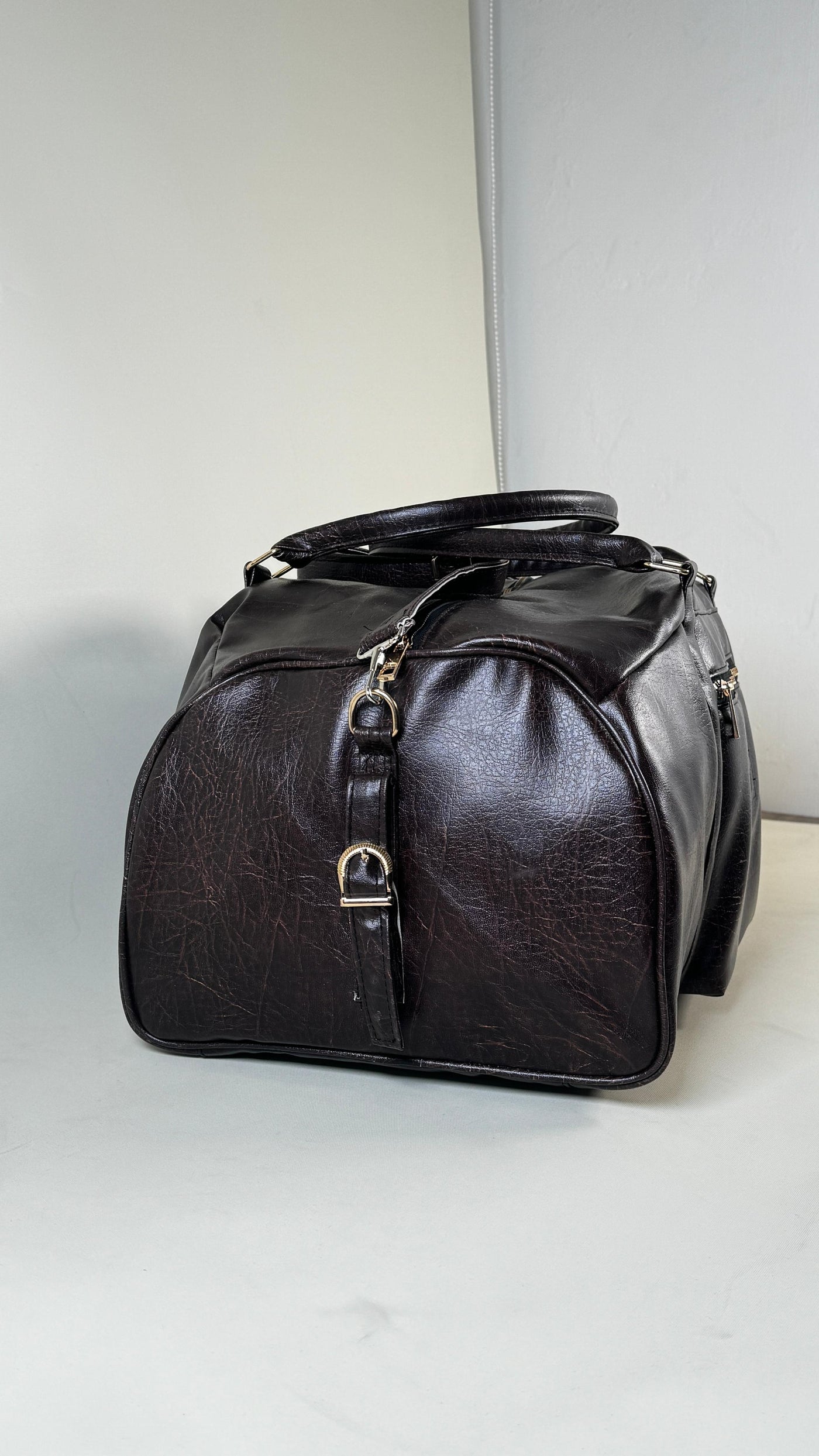 Weekender Dark Textured Brown Leather 40L Duffle Bag //