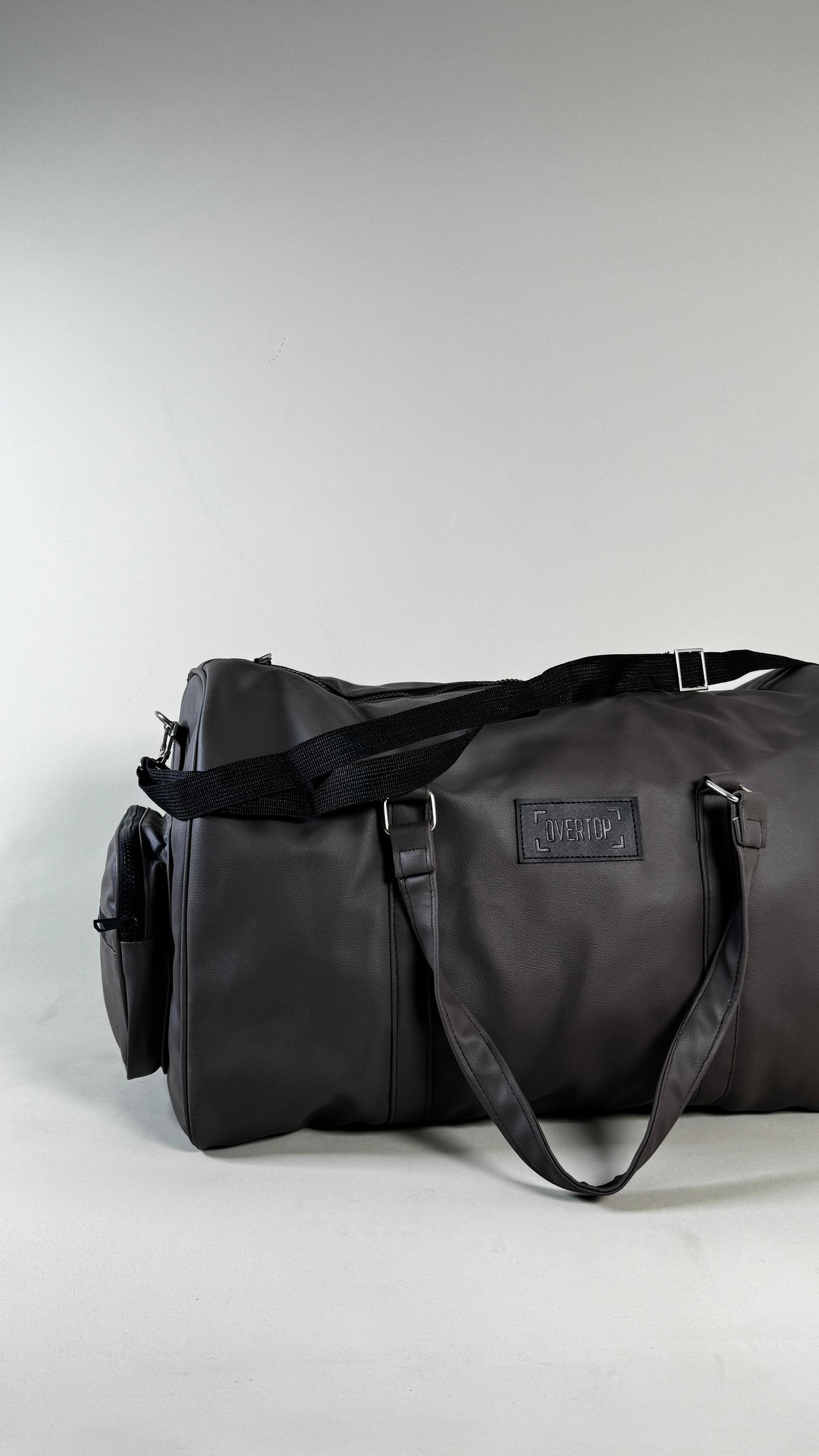 GREY BROWN DUFFLE BAG //