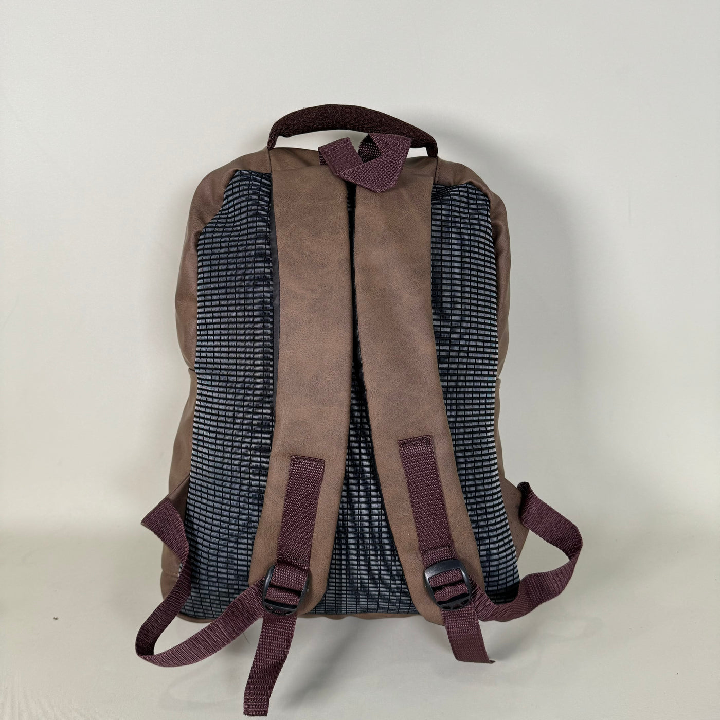 Grey Brown Sleek Leather Backpack //