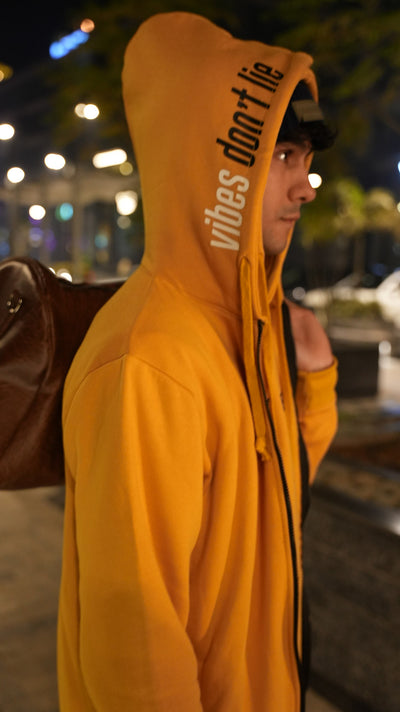 GOLD OVERTOP CAPTION GRAPHIC HOODIE -M