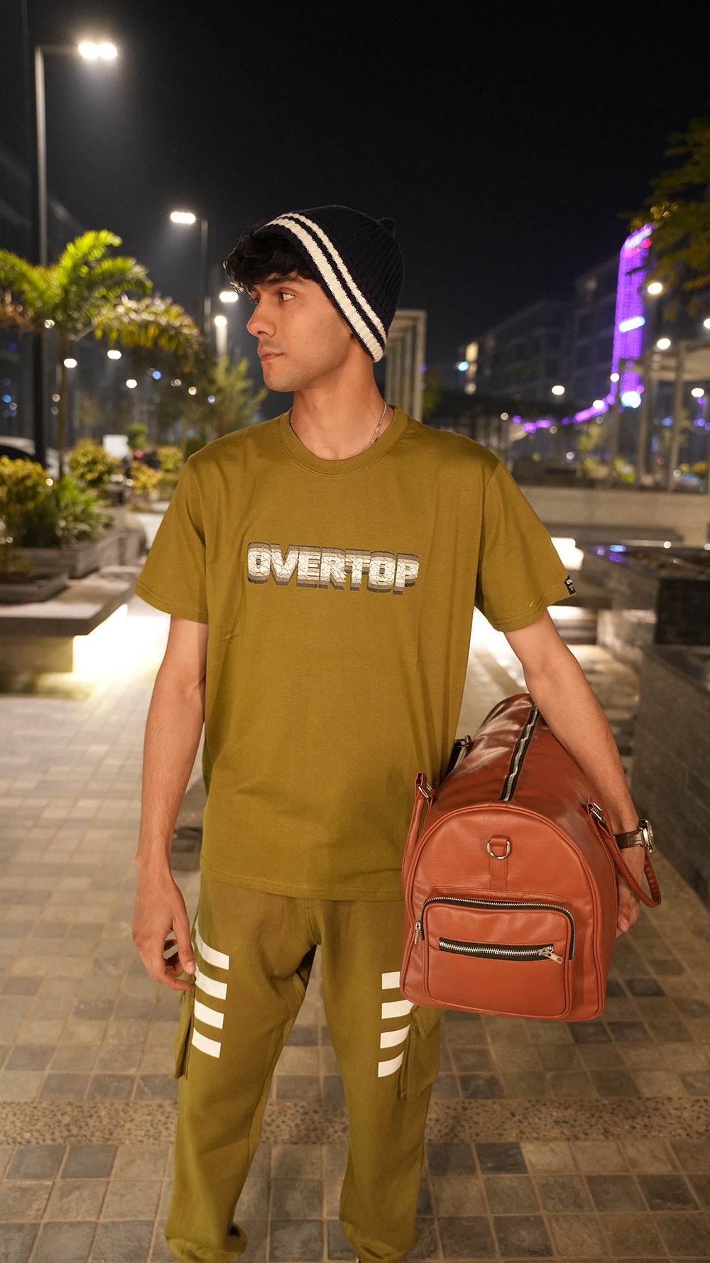 OLIVE OVERTOP GRAPHIC TEE -M