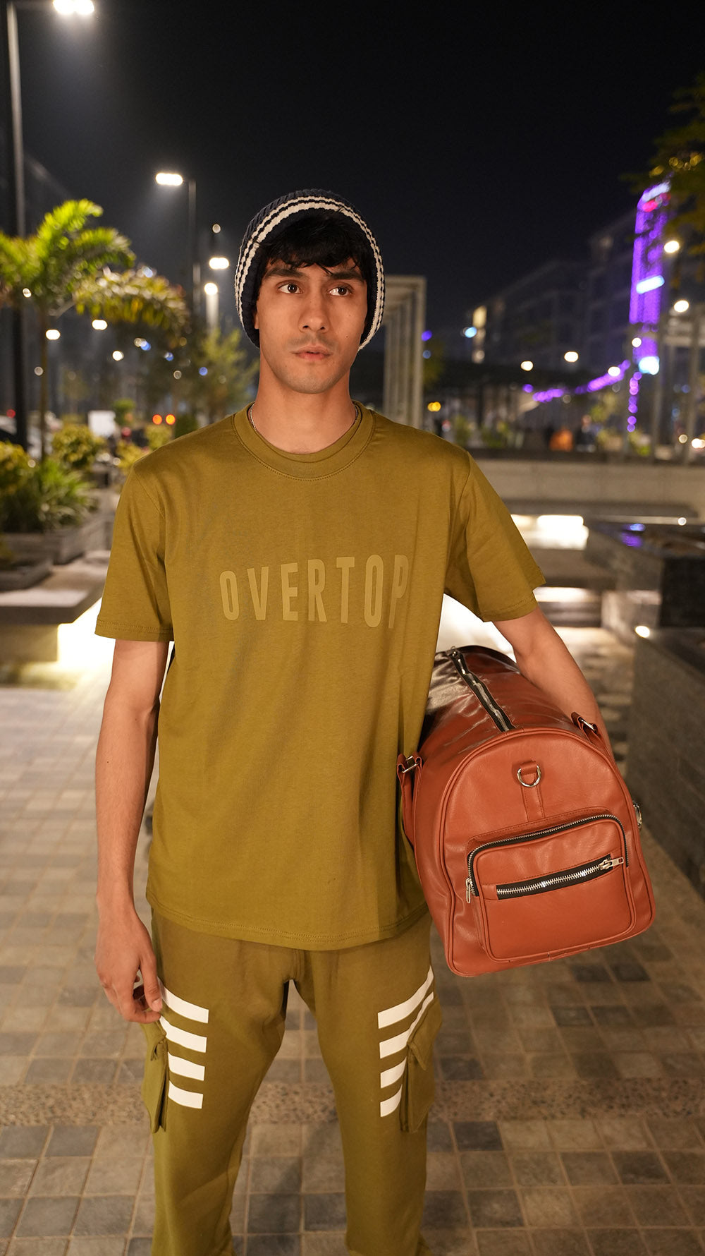 OLIVE OVERTOP BASIC PRINTED TEE -M