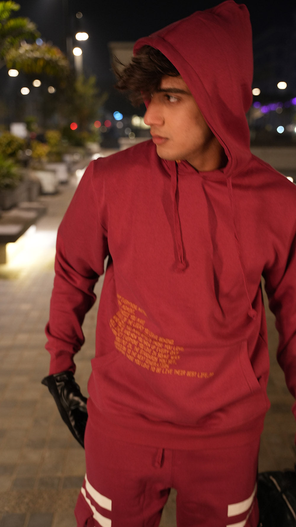 RED OVERTOP CAPTION GRAPHIC HOODIE -M