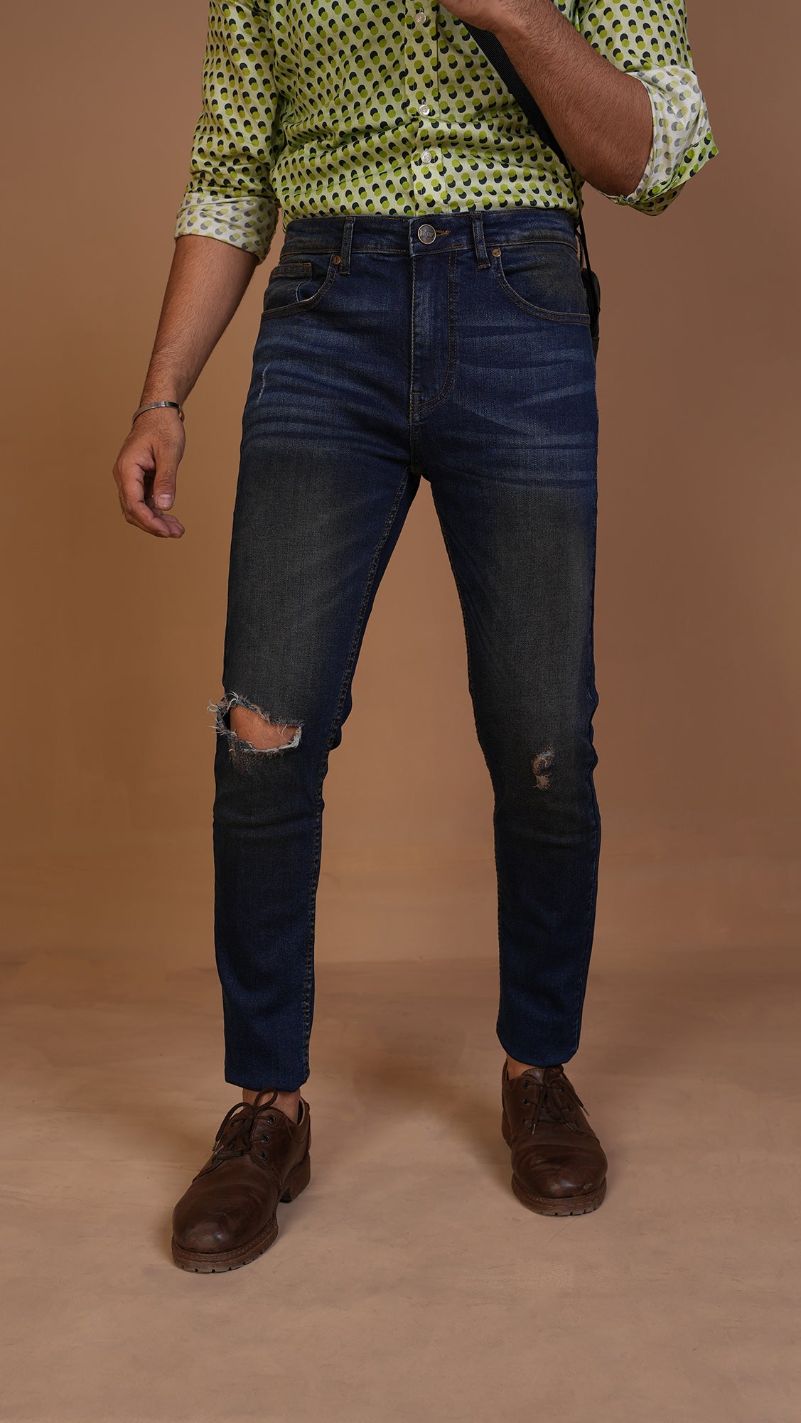 KNEE RIPPED JEANS-SLIM FIT