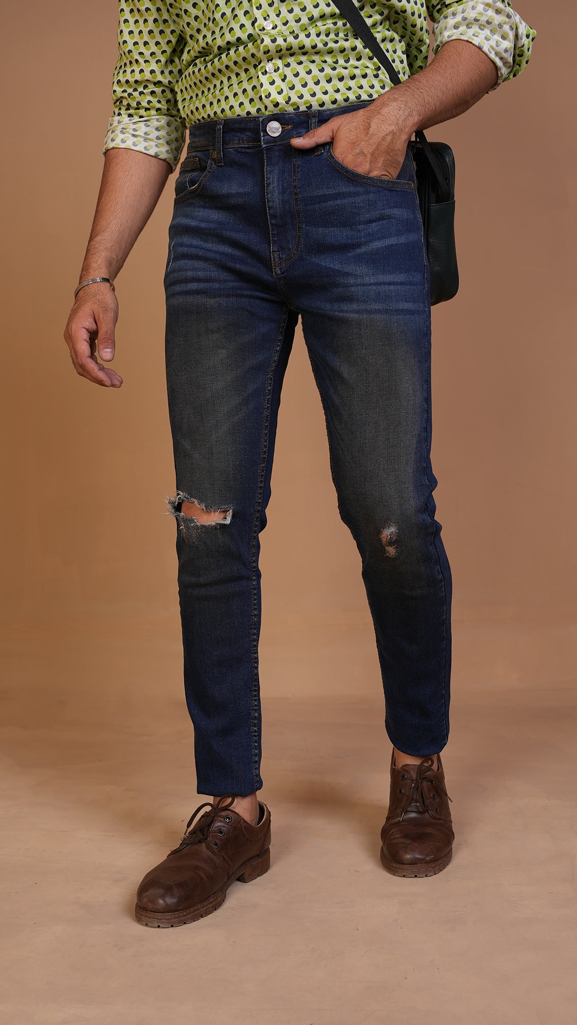 KNEE RIPPED JEANS-SLIM FIT