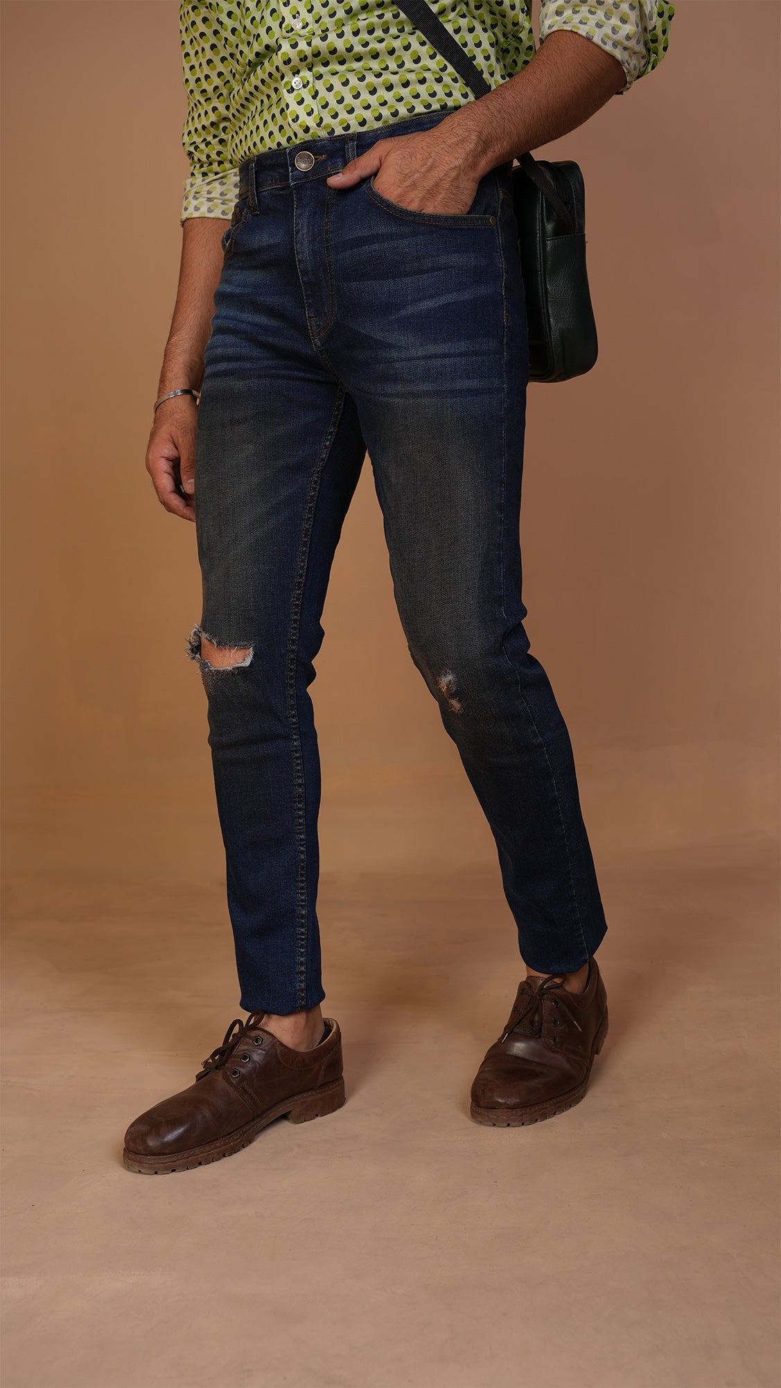 KNEE RIPPED JEANS-SLIM FIT