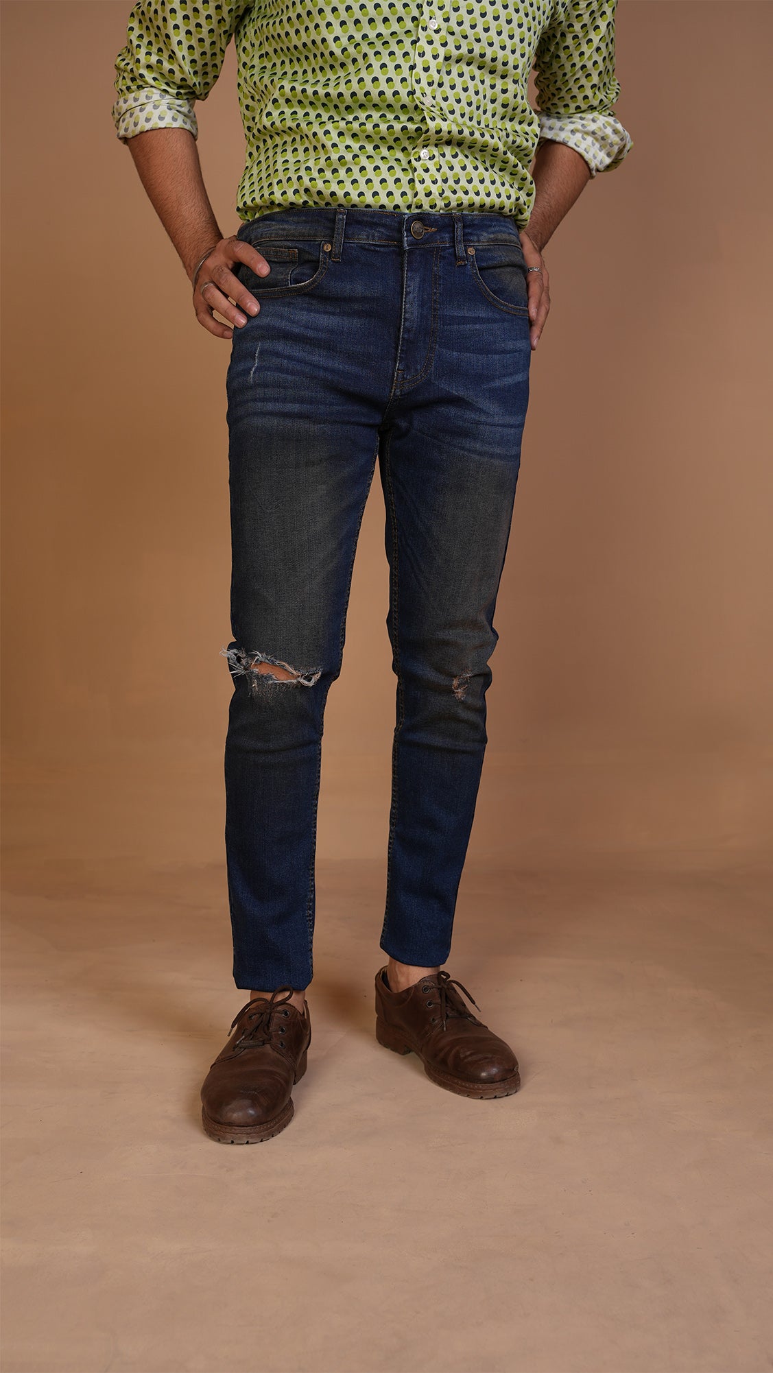 KNEE RIPPED JEANS-SLIM FIT