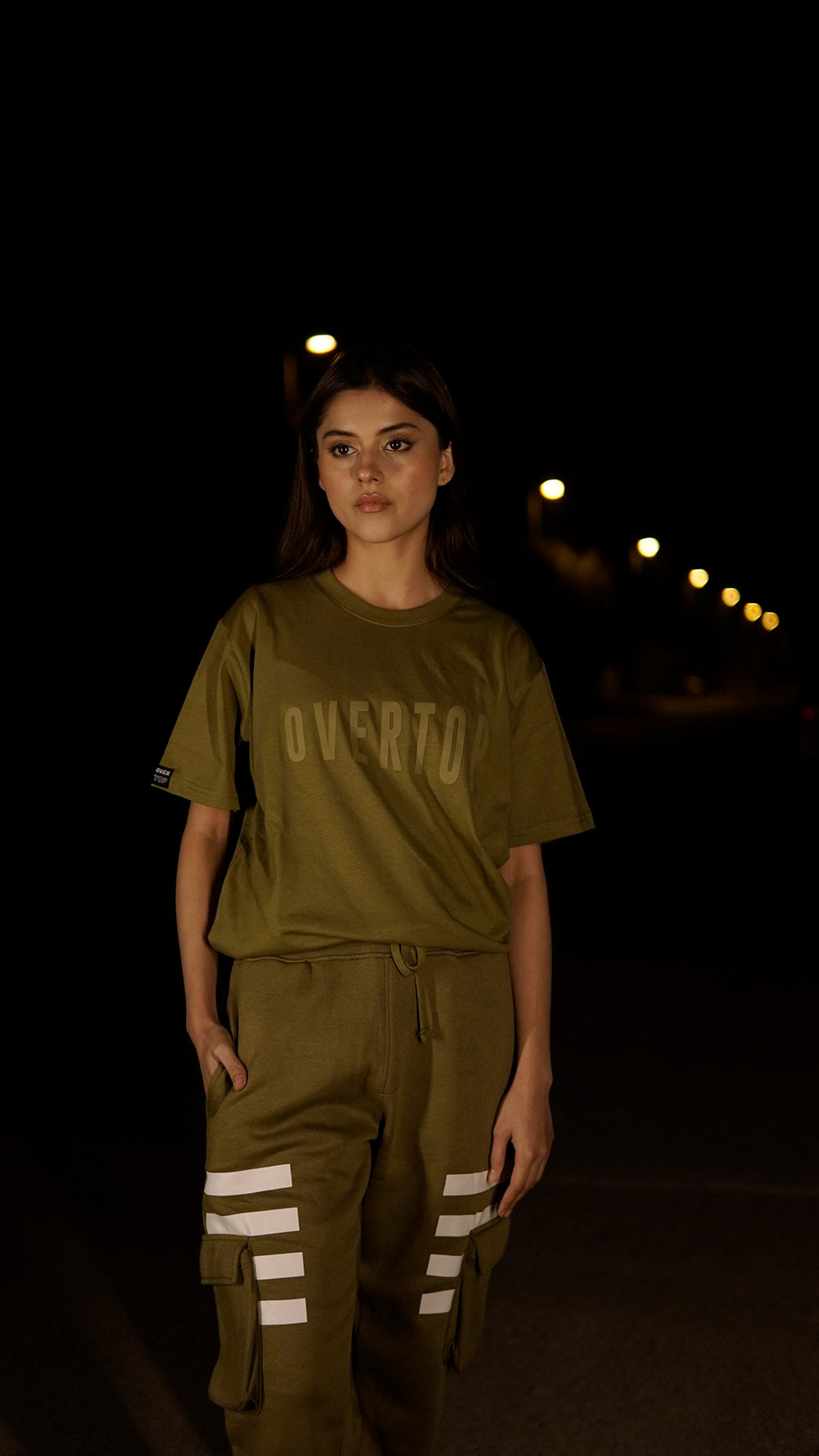 OLIVE OVERTOP BASIC PRINTED TEE -W