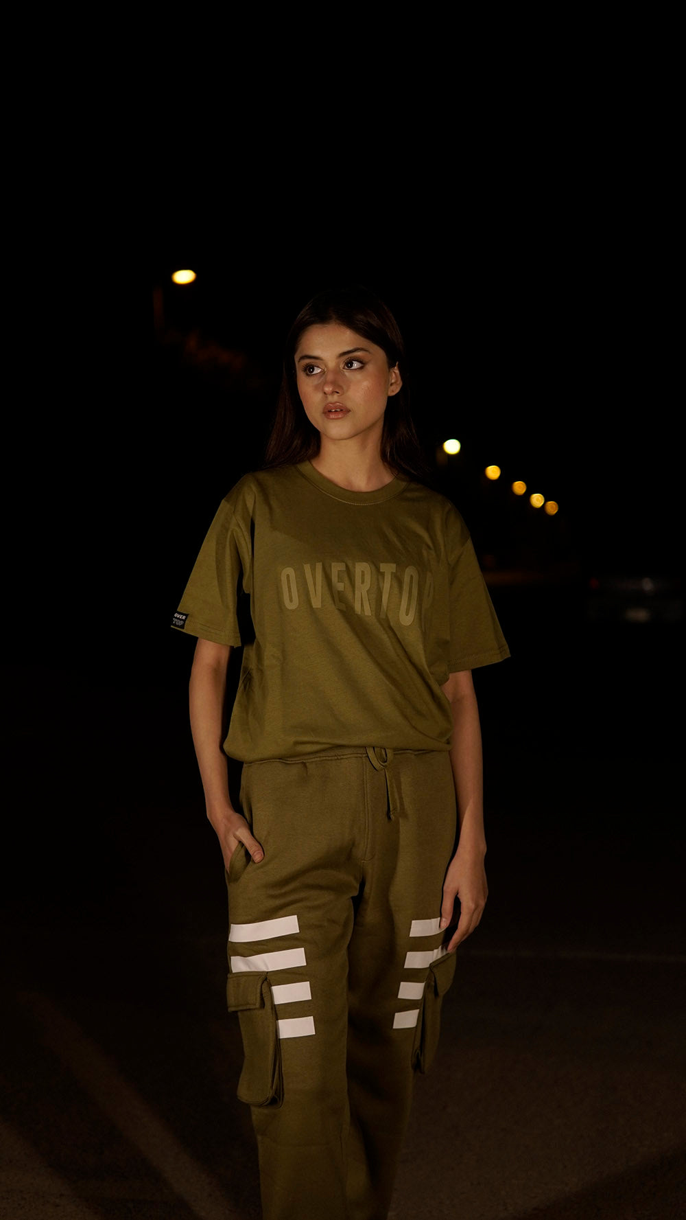 OLIVE OVERTOP BASIC PRINTED TEE -W