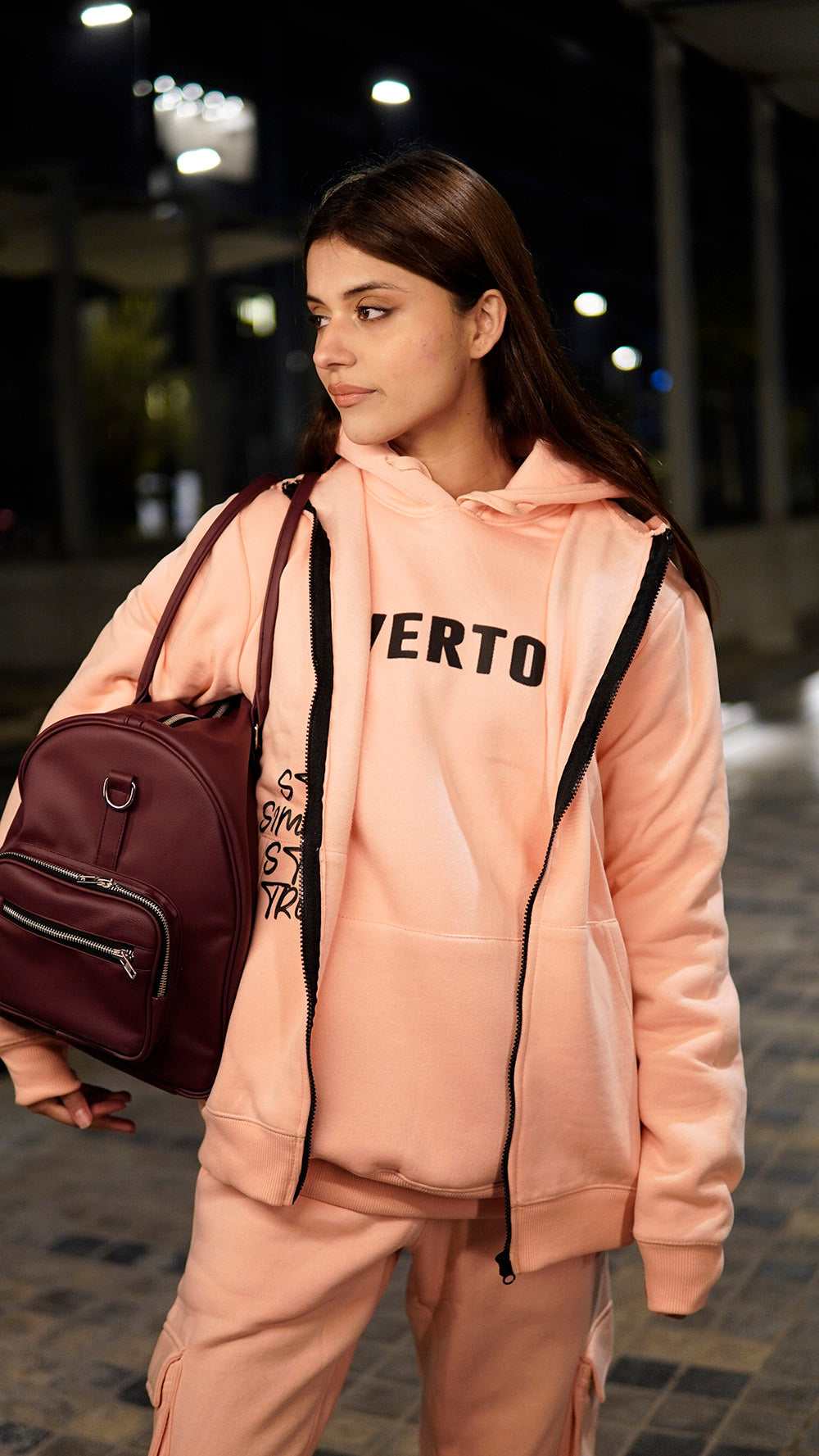 PEACH OVERTOP CAPTION GRAPHIC HOODIE -W