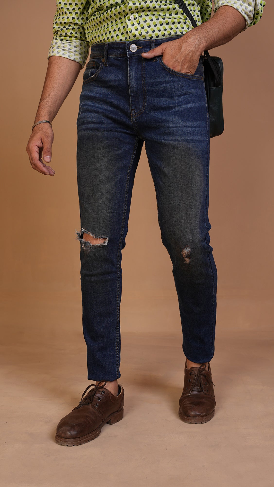 KNEE RIPPED JEANS-SLIM FIT